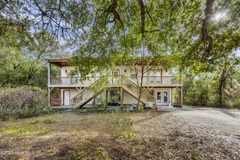 401 Risley Rd, Carolina Beach, NC 28428