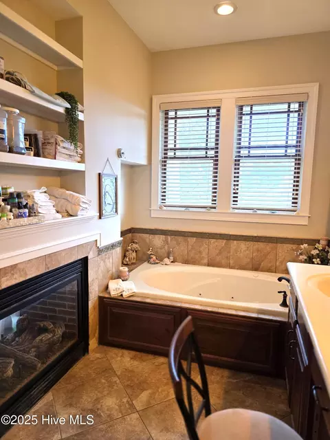 Bath - 125 Tower Ln, Kill Devil Hills, NC 27948 photo 1 of 5