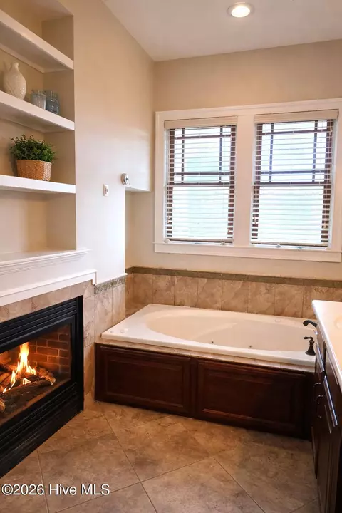 Bath - 125 Tower Ln, Kill Devil Hills, NC 27948 photo 4 of 5