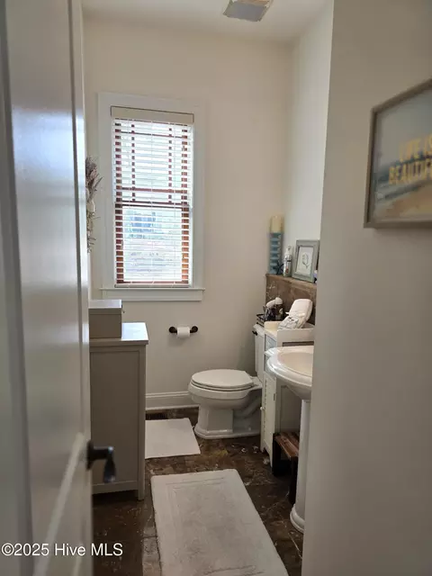 Bath - 125 Tower Ln, Kill Devil Hills, NC 27948 photo 3 of 5
