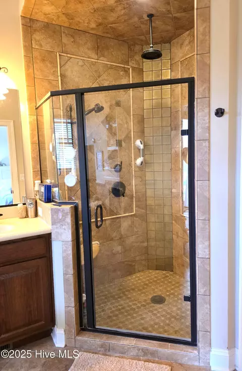 Bath - 125 Tower Ln, Kill Devil Hills, NC 27948 photo 2 of 5