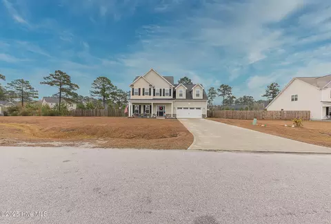 604 Coral Reef Ct, Sneads Ferry, NC 28460