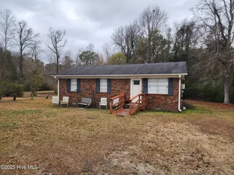 851 Parkertown Rd, Hubert, NC 28539