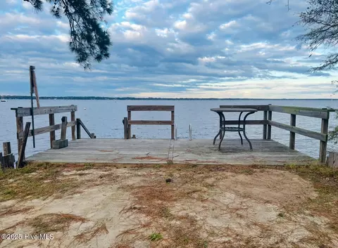 284-288 Near 250 Waccamaw Sh Rd, Lake Waccamaw, NC 28450