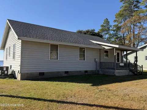 991 Pinecrest Rd, Bath, NC 27808
