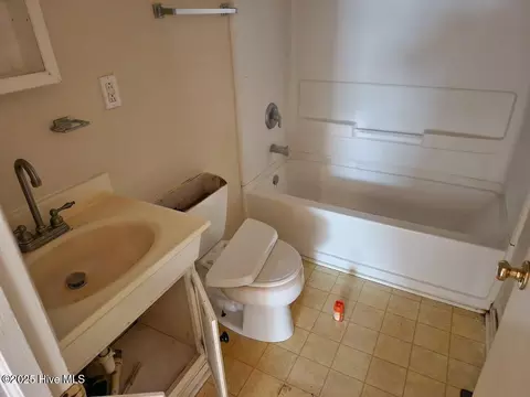 1010 E 7th St, Washington, NC 27889 photo 8