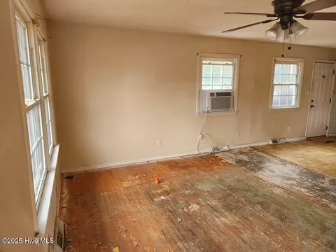 1010 E 7th St, Washington, NC 27889 photo 6