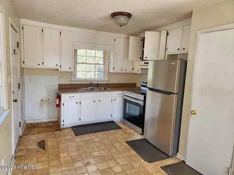 1010 E 7th St, Washington, NC 27889 photo 2