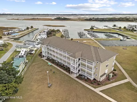650 Cedar Point Blvd #B35, Cedar Point, NC 28584