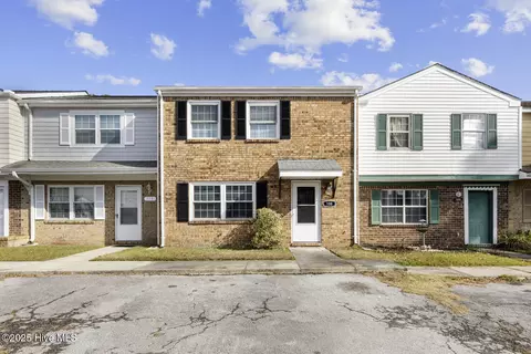 108 Villa Dr, Jacksonville, NC 28546