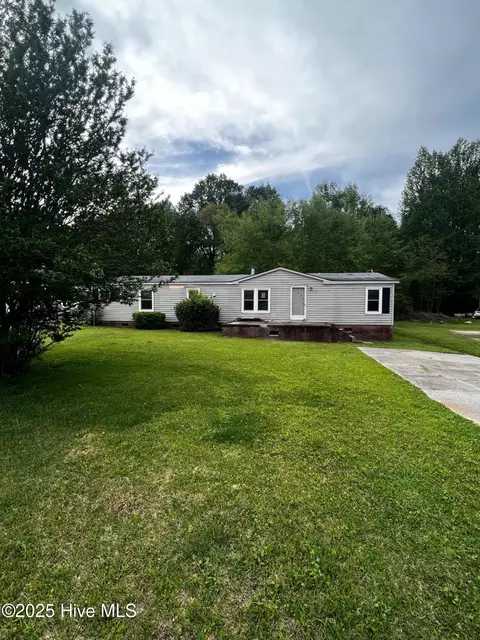 84 Hardy Dr, Snow Hill, NC 28580
