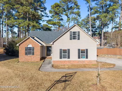 104 Dundee Ct, Jacksonville, NC 28546