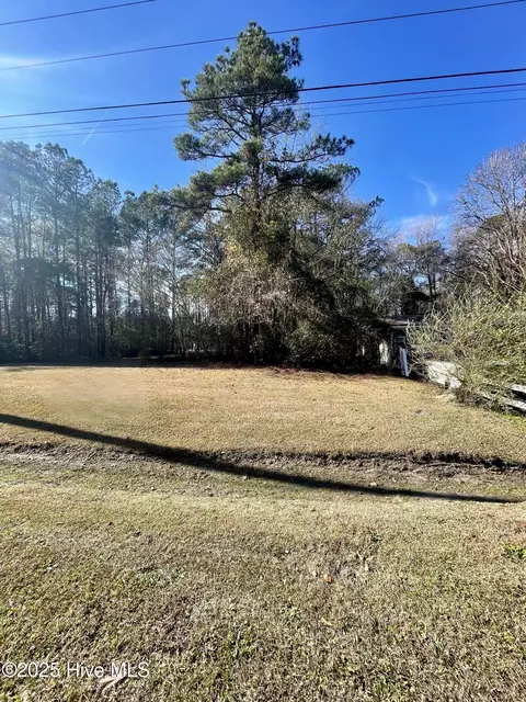 820 Perrytown Rd, New Bern, NC 28562