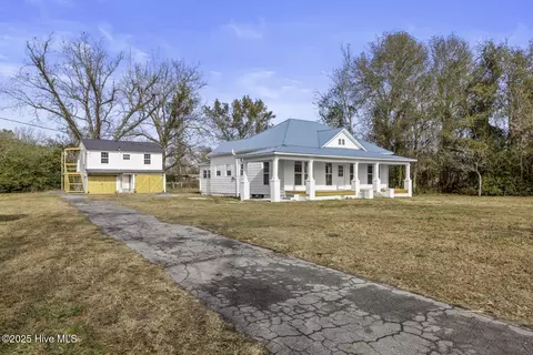 2880 Catherine Lake Rd, Richlands, NC 28574