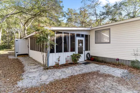 220 NE 68th St, Oak Island, NC 28465