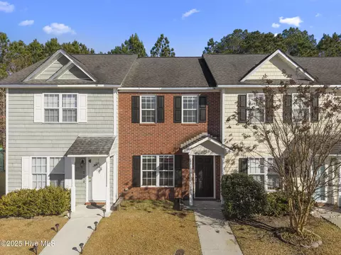 208 Springwood Dr, Jacksonville, NC 28546