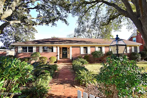 1800 River Dr, New Bern, NC 28560