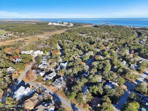5104 Hollow Tree Dr, Southport, NC 28461