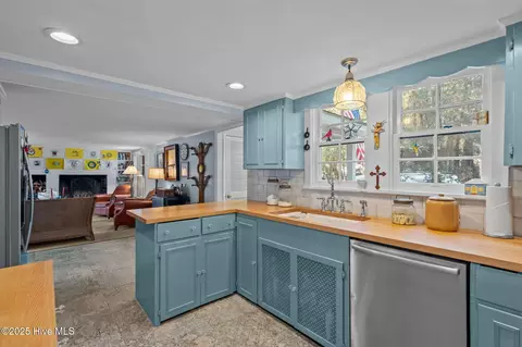 Kitchen - 45 Everette Rd, Pinehurst, NC 28374 photo 5 of 6