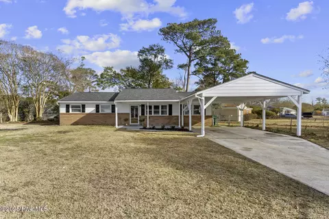 501 Holly Ct, Jacksonville, NC 28540
