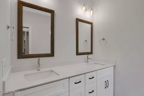 Bath - 1071 Montevallo Ln, Ayden, NC 28513 photo 2 of 3