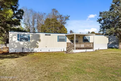 105 Ronnie Rd, Beaufort, NC 28516