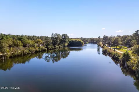 33 Pender Lake Rd, Currie, NC 28435