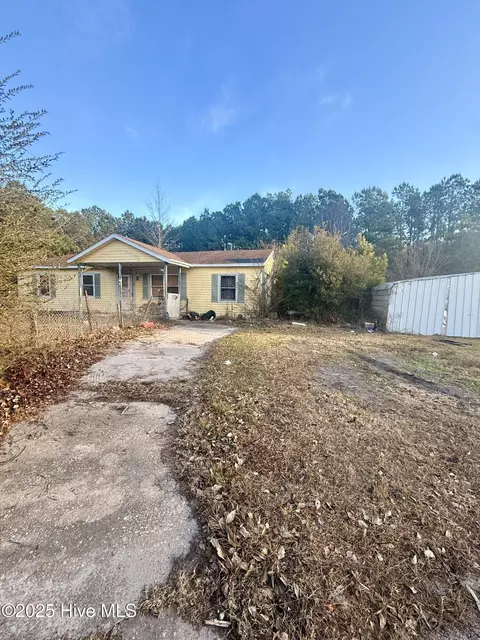56 Riegel Dr, Hubert, NC 28539