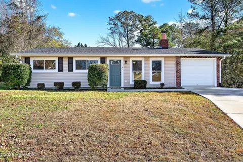 6021 E Red Oak Ct, Jacksonville, NC 28546