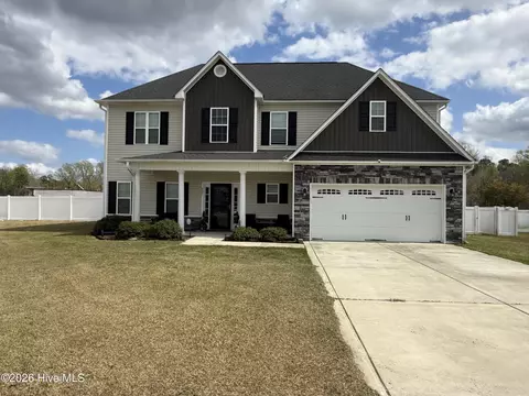 521 Flip Flop Ln, Grimesland, NC 27837