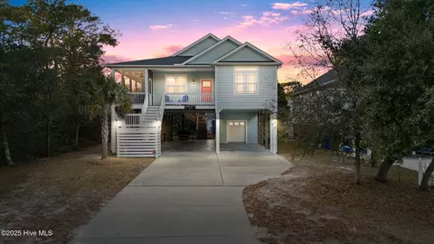 103 NE 18th St, Oak Island, NC 28465