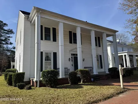407 S King St, Windsor, NC 27983