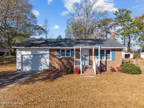 574 Simpson St, Grimesland, NC 27837