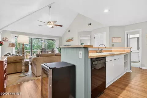 Kitchen - 804 Colony Pl #4E, Sunset Beach, NC 28468 photo 3 of 5