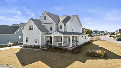 592 Moss Lake Ln, Holly Ridge, NC 28445