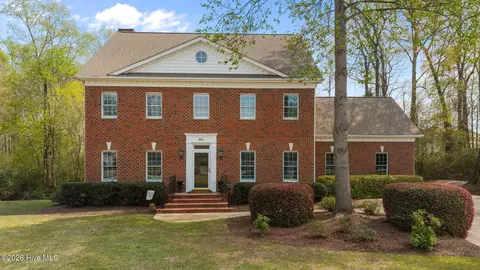 300 Silverleaf Ct, Greenville, NC 27834