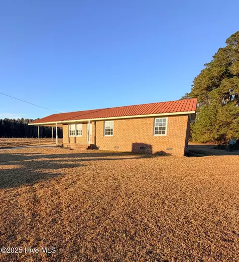 8147 Swamp Fox Hwy E, Tabor City, NC 28463