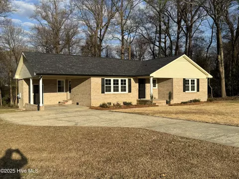 109 Tarheel Dr, Mount Olive, NC 28365