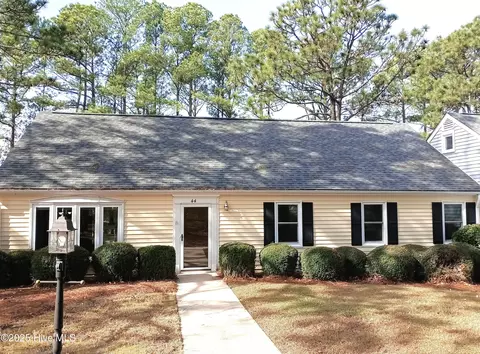 44 Village Green Cir, Southern Pines, NC 28387