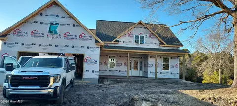 121 Rolling Water Ln, Swansboro, NC 28584