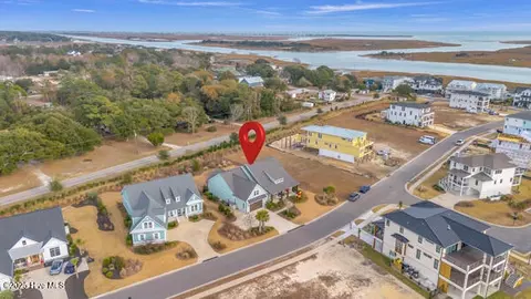 163 Voyager Way, Hampstead, NC 28443