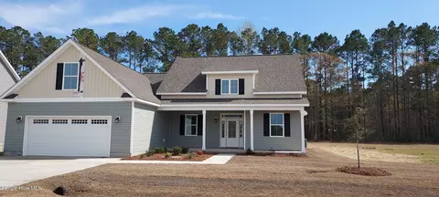 110 Rolling Water Ln, Swansboro, NC 28584