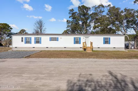 955 Pineclair Dr SW, Calabash, NC 28467