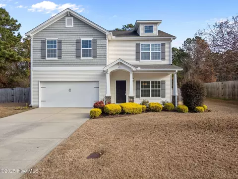 402 Boathouse Ct, Swansboro, NC 28584