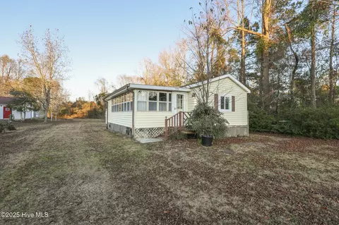 1145 S Parker Rd, Holly Ridge, NC 28445