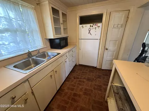 Kitchen - 120 Burkett Rd, Dover, NC 28526 photo 2 of 5