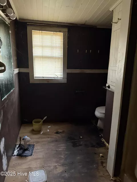 Bath - 120 Burkett Rd, Dover, NC 28526 photo 5 of 5