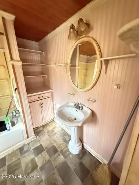 Bath - 120 Burkett Rd, Dover, NC 28526 photo 3 of 5