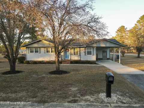 12881 Andrews Dr, Laurinburg, NC 28352
