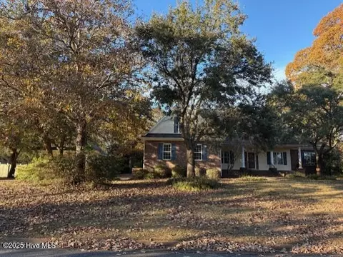 302 Pecan Ct, Hampstead, NC 28443